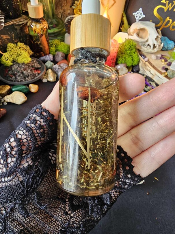Hecate Ritual Oil - Image 2