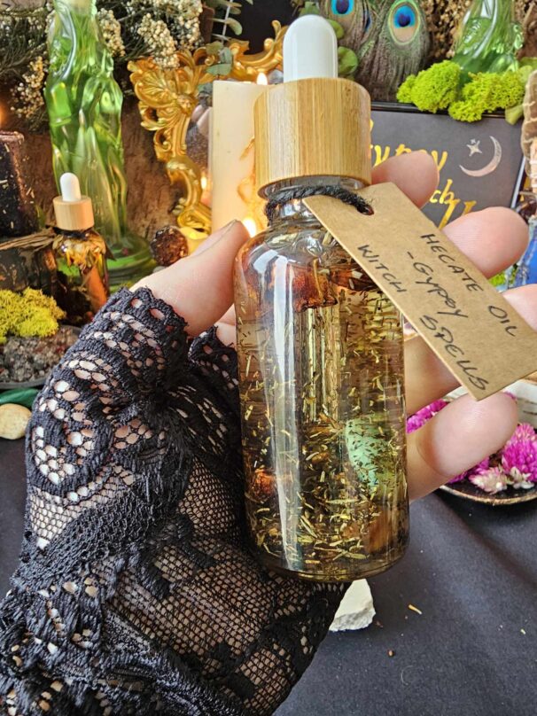 Hecate Ritual Oil - Image 3